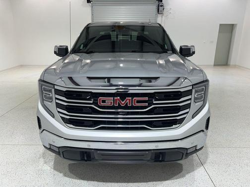 Quicksilver Metallic 2022 GMC Sierra 1500 SLT