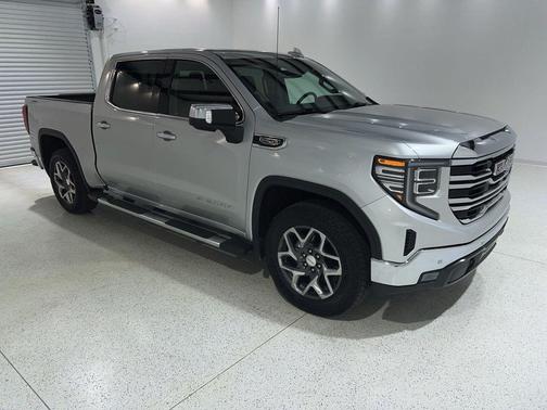 Quicksilver Metallic 2022 GMC Sierra 1500 SLT