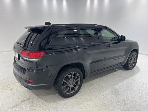 Diamond Black Crystal Pearlcoat 2021 Jeep Grand Cherokee Overland