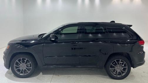 Diamond Black Crystal Pearlcoat 2021 Jeep Grand Cherokee Overland