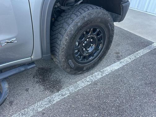 Sterling Metallic 2023 GMC Sierra 1500 AT4X