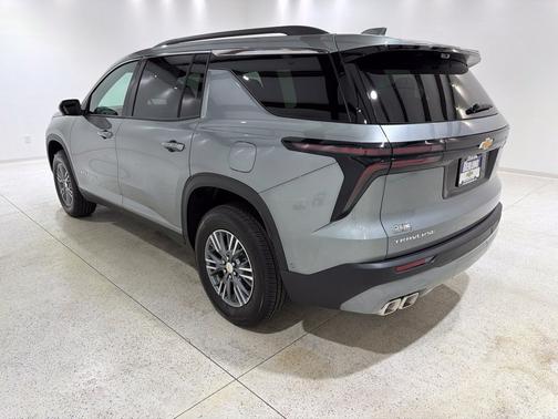 Sterling Gray Metallic 2027 Chevrolet Traverse LT