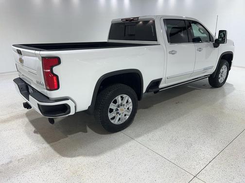 Summit White 2024 Chevrolet Silverado 2500 High Country