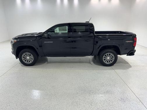 Black 2026 Chevrolet Colorado LT
