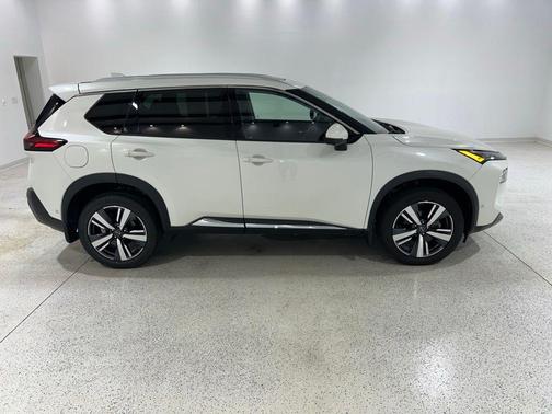 Pearl White Tricoat 2022 Nissan Rogue SL