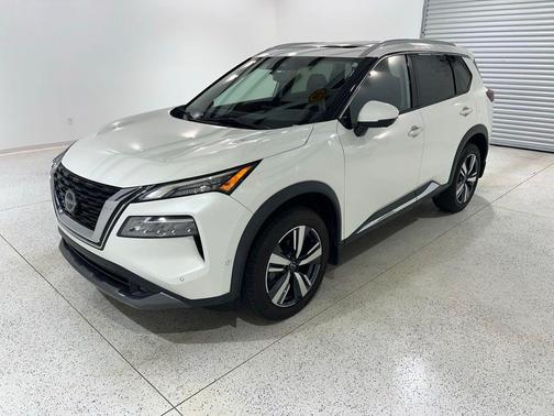 Pearl White Tricoat 2022 Nissan Rogue SL