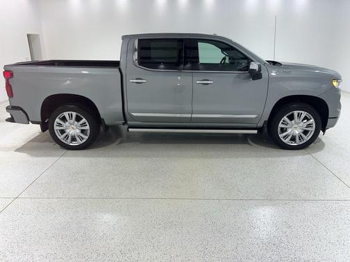 Sterling Gray Metallic 2025 Chevrolet Silverado 1500 High Country