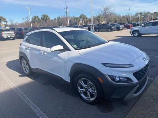 2022 Hyundai KONA SEL