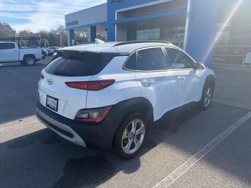 2022 Hyundai KONA SEL