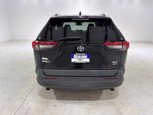 Midnight Black Metallic 2021 Toyota RAV4 XLE