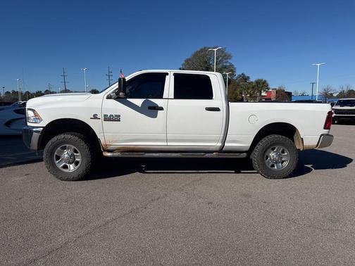 2017 RAM 2500 Tradesman Crew Cab 4x4 6'4' Box