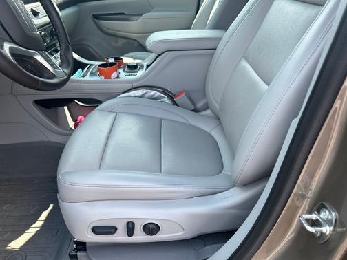 Light Stone Metallic 2023 GMC Acadia SLT