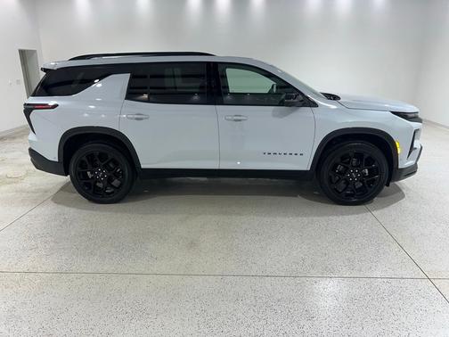 Polar White Tricoat 2026 Chevrolet Traverse RS