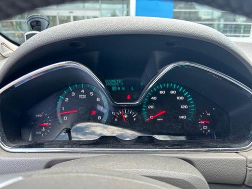 Summit White 2016 Chevrolet Traverse 2LT