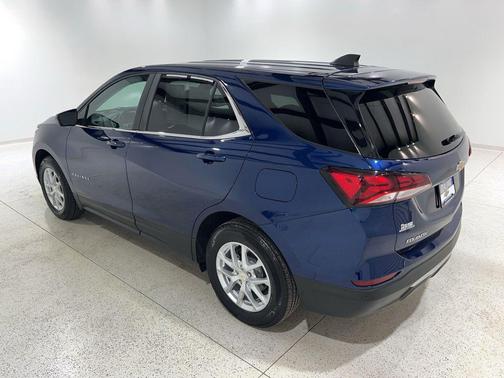 Blue Glow Metallic 2022 Chevrolet Equinox 1LT