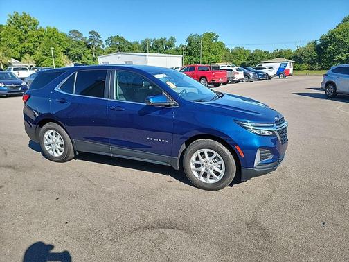 Blue Glow Metallic 2022 Chevrolet Equinox 1LT