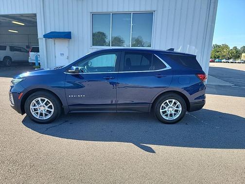 Blue Glow Metallic 2022 Chevrolet Equinox 1LT