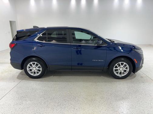 Blue Glow Metallic 2022 Chevrolet Equinox 1LT