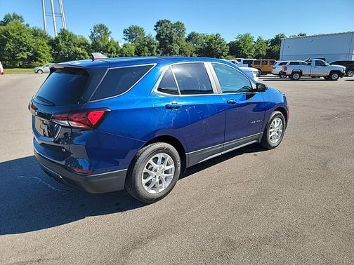 Blue Glow Metallic 2022 Chevrolet Equinox 1LT