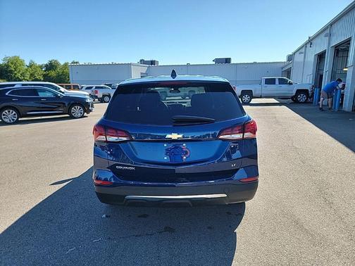 Blue Glow Metallic 2022 Chevrolet Equinox 1LT