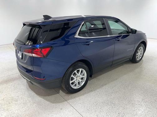 Blue Glow Metallic 2022 Chevrolet Equinox 1LT