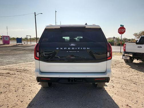 Star White Metallic Tri-Coat 2027 Ford Expedition Active