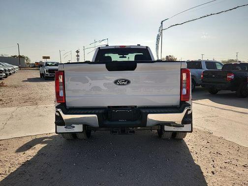 Oxford White 2027 Ford F-450 XL