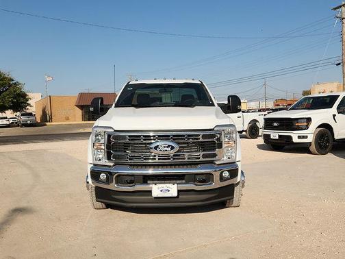 Oxford White 2027 Ford F-450 XL