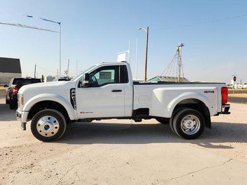 Oxford White 2027 Ford F-450 XL
