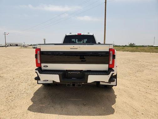 Star White Metallic Tri-Coat 2026 Ford F-350 Platinum