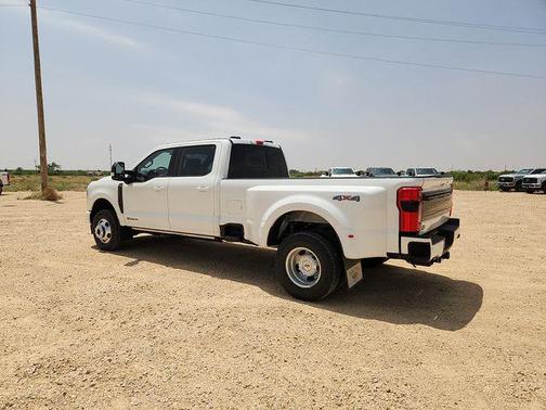 Star White Metallic Tri-Coat 2026 Ford F-350 Platinum
