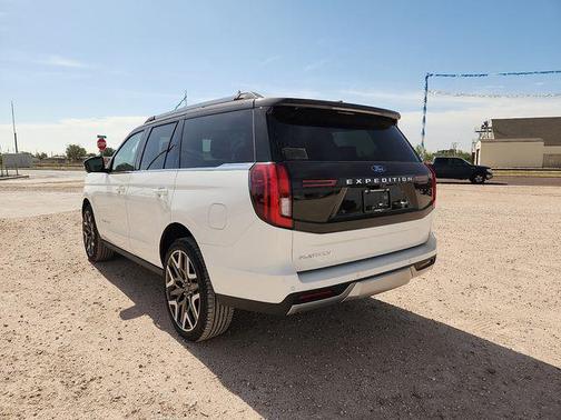 Star White Metallic Tri-Coat 2026 Ford Expedition Platinum