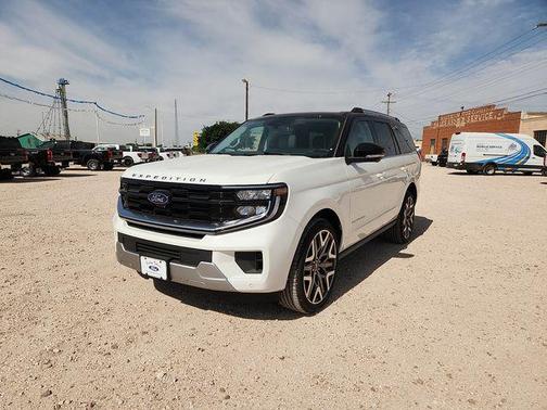 Star White Metallic Tri-Coat 2026 Ford Expedition Platinum