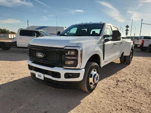 Oxford White 2027 Ford F-350 XL