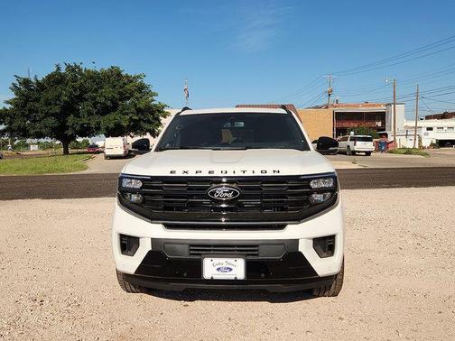 Star White Metallic Tri-Coat 2026 Ford Expedition Platinum
