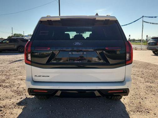 Star White Metallic Tri-Coat 2026 Ford Expedition Platinum