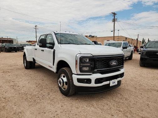Oxford White 2027 Ford F-350 XL