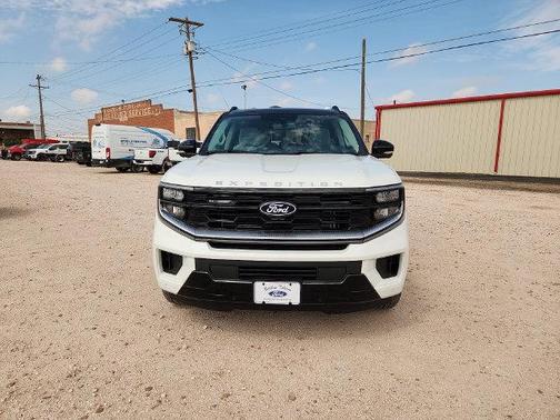 Star White Metallic Tri-Coat 2027 Ford Expedition Platinum
