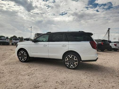 Star White Metallic Tri-Coat 2027 Ford Expedition Platinum