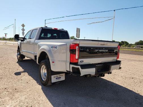 AVALANCHE 2026 Ford F-350 Platinum