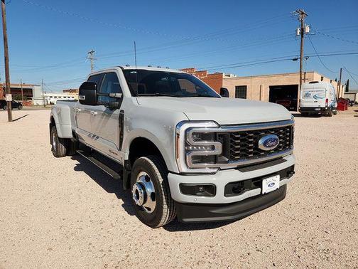 AVALANCHE 2026 Ford F-350 Platinum