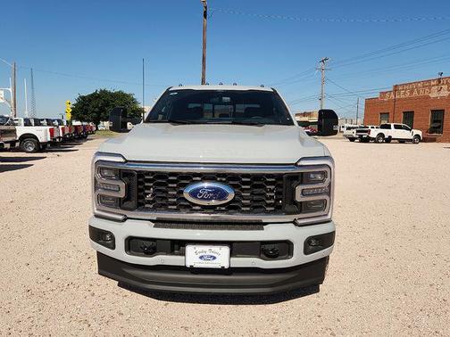 AVALANCHE 2026 Ford F-350 Platinum