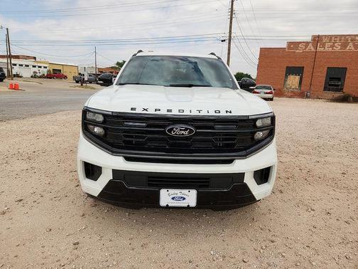 Star White Metallic Tri-Coat 2026 Ford Expedition Platinum