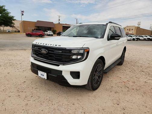 Star White Metallic Tri-Coat 2026 Ford Expedition Platinum