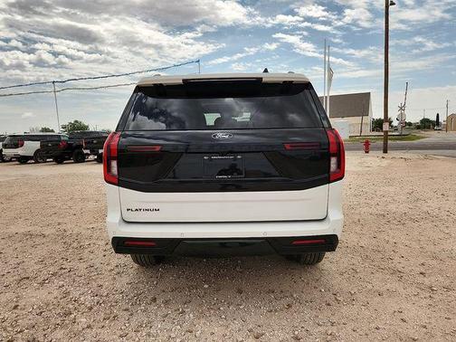 Star White Metallic Tri-Coat 2026 Ford Expedition Platinum