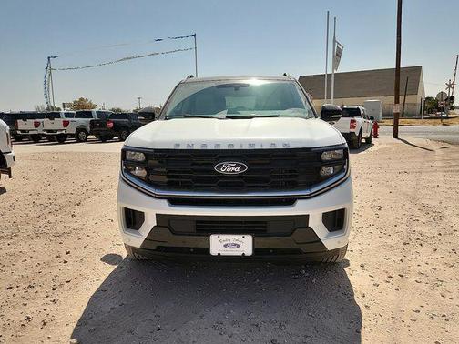 Star White Metallic Tri-Coat 2027 Ford Expedition Max Platinum