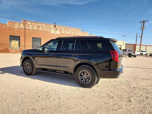 AGATE BLACK METALLIC 2026 Ford Expedition Tremor