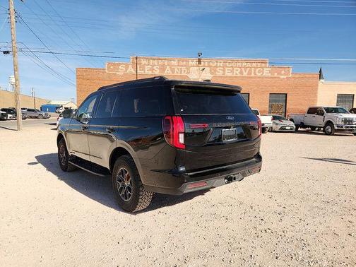 AGATE BLACK METALLIC 2026 Ford Expedition Tremor