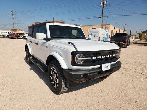 OXFORD WHITE 2026 Ford Bronco Outer Banks