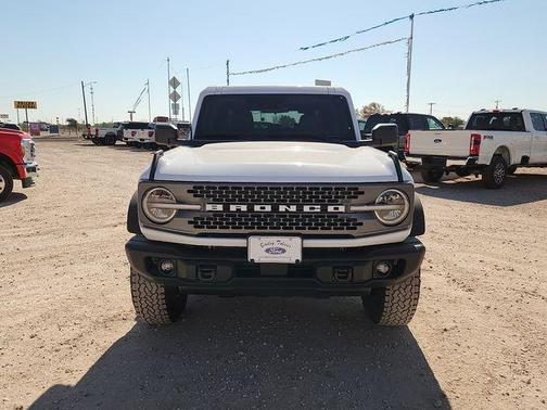 Oxford White 2026 Ford Bronco Badlands